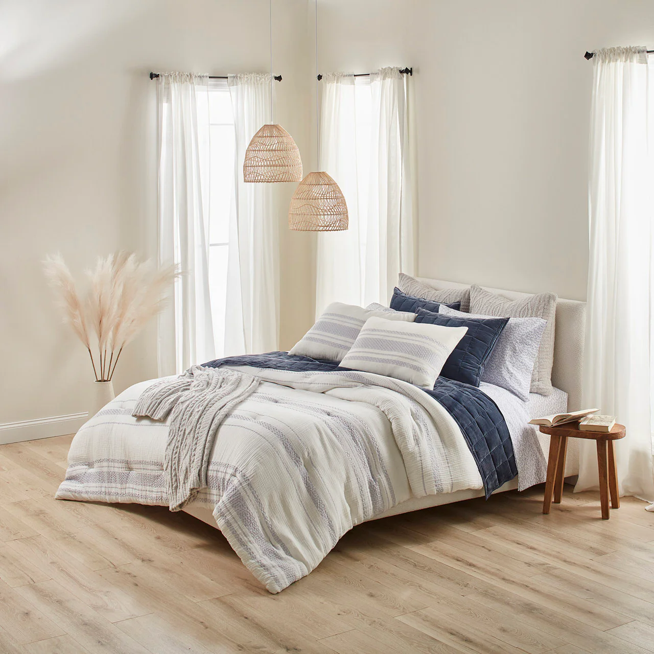 10348-pace-comforter-set-3.webp Pace Comforter Set
