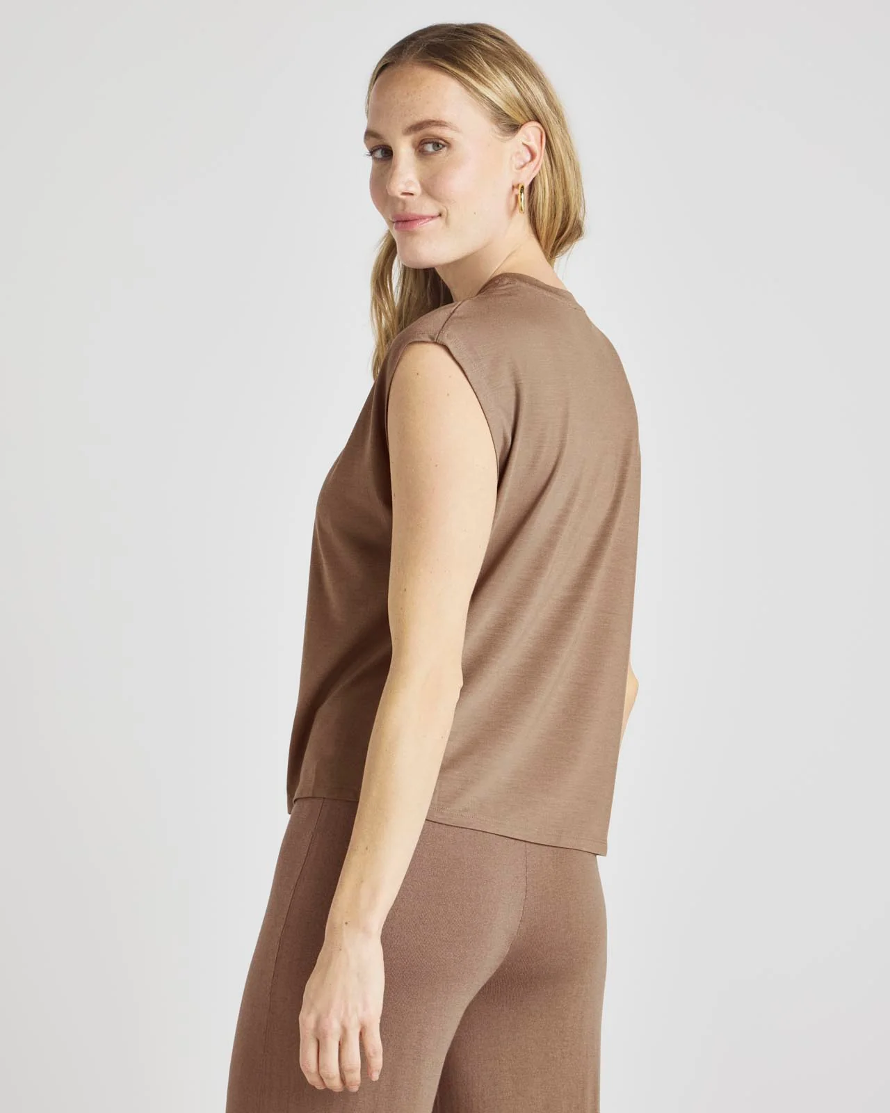 16815-24-7-lyr-muscle-tank-15.webp 24/7 LYR Muscle Tank