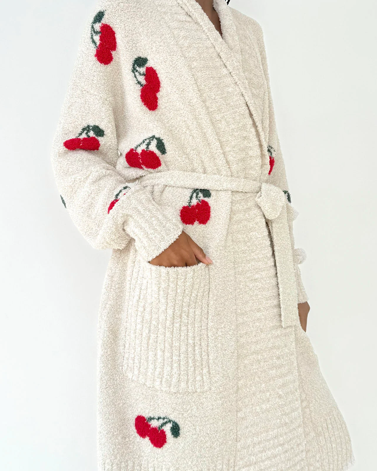 1821-pomona-fuzzy-yarn-cherries-pj-robe-4.webp Pomona Fuzzy Yarn Cherries PJ Robe