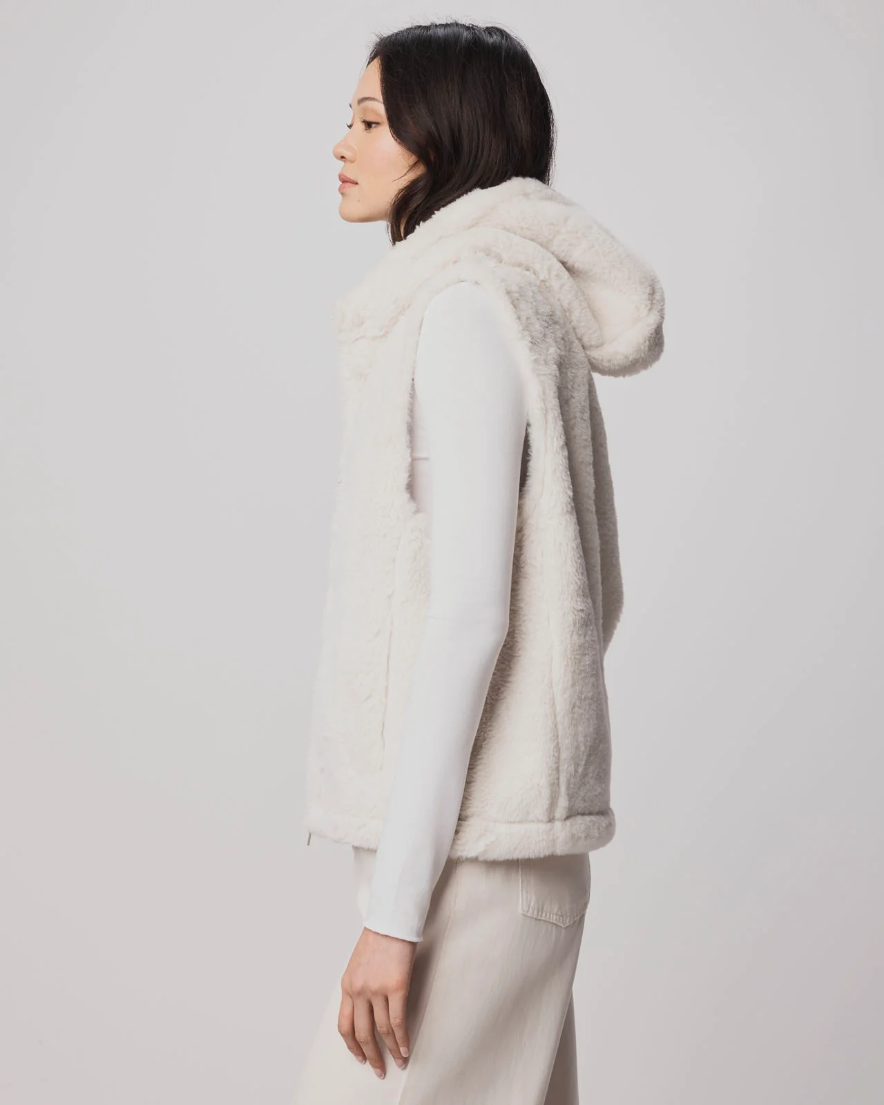 1945-lucia-fur-vest-10.webp Lucia Fur Vest