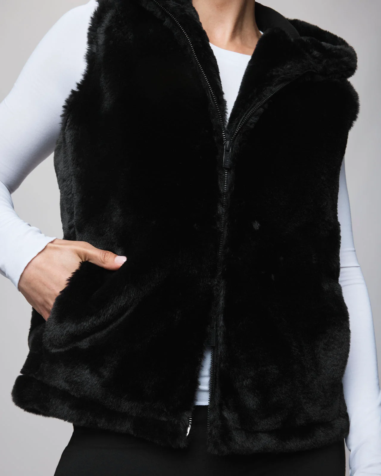 1945-lucia-fur-vest-6.webp Lucia Fur Vest