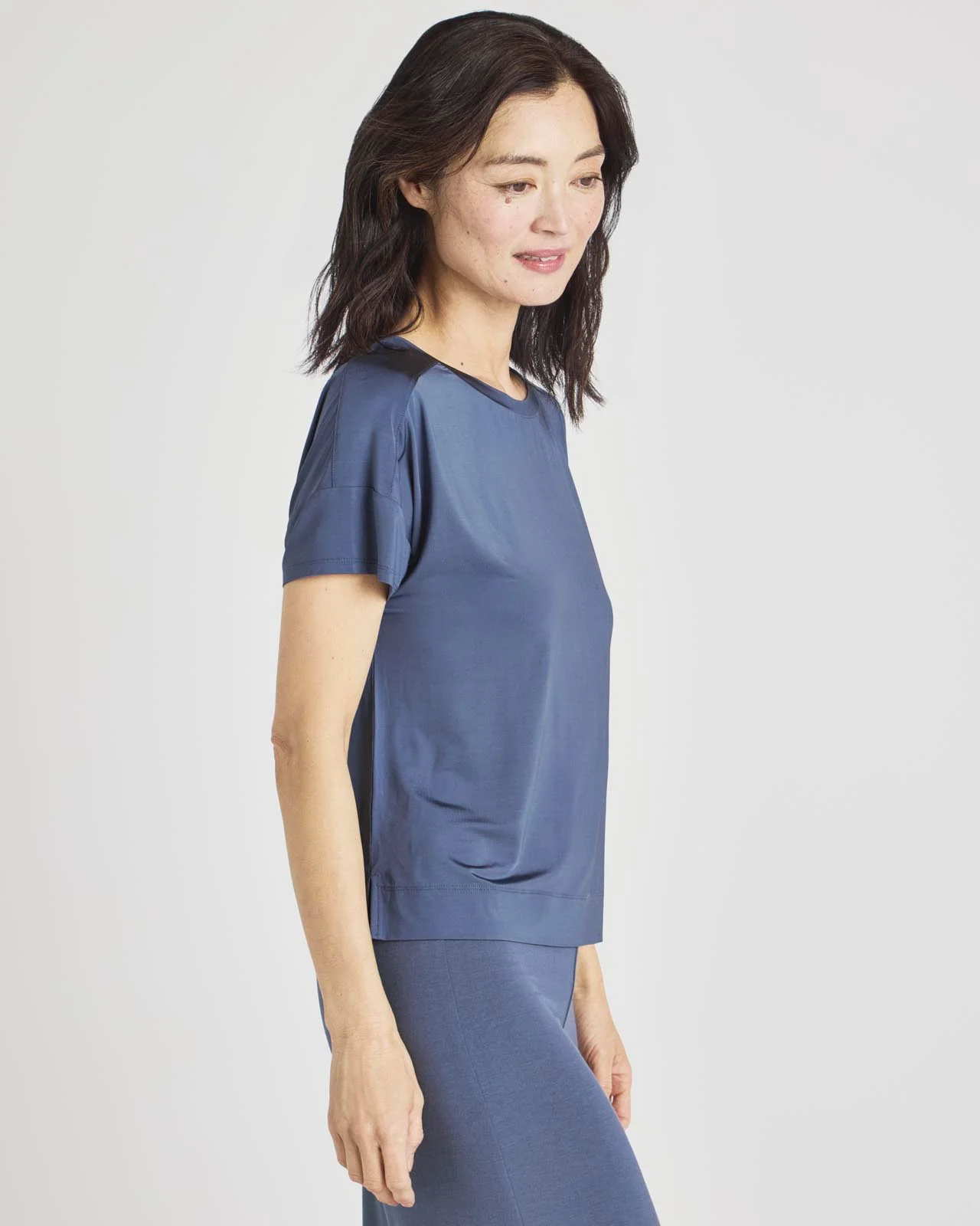 19471-charmeuse-lyr-short-sleeve-tee-4.webp Charmeuse LYR Short Sleeve Tee