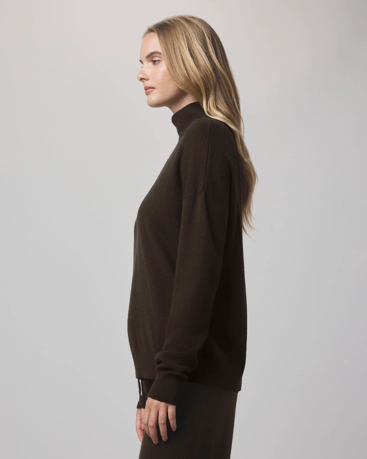 1991-tori-cashmere-turtleneck-sweater-4.webp Tori Cashmere Turtleneck Sweater