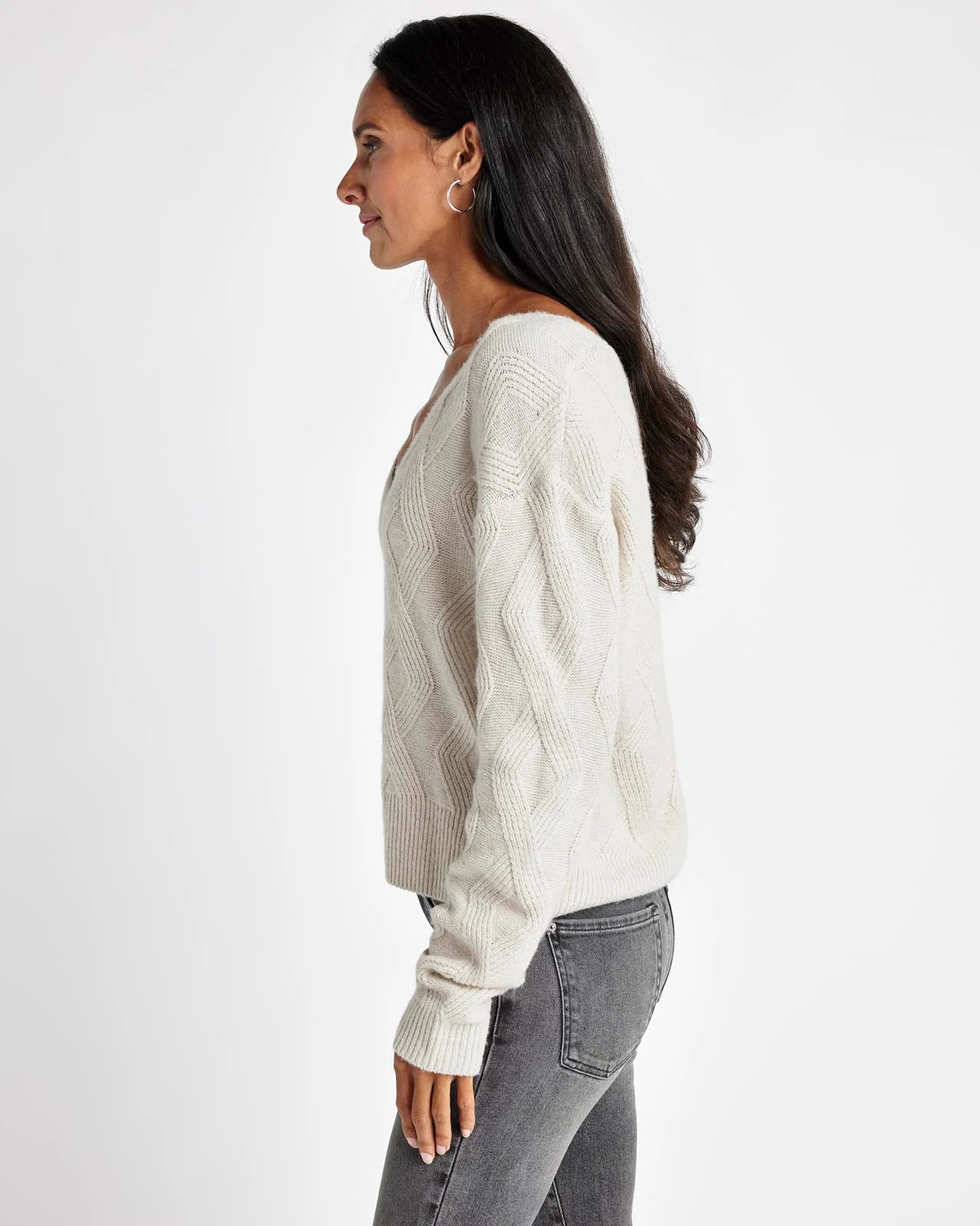 20190-diamond-cable-v-neck-sweater-6.webp Diamond Cable V-Neck Sweater