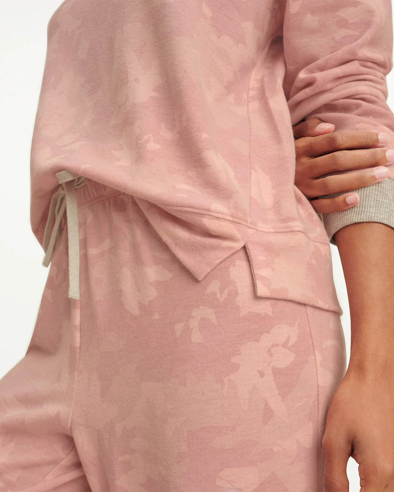 20572-elora-long-sleeve-jogger-set-in-blush-camo-3.webp Elora Long Sleeve Jogger Set in Blush Camo