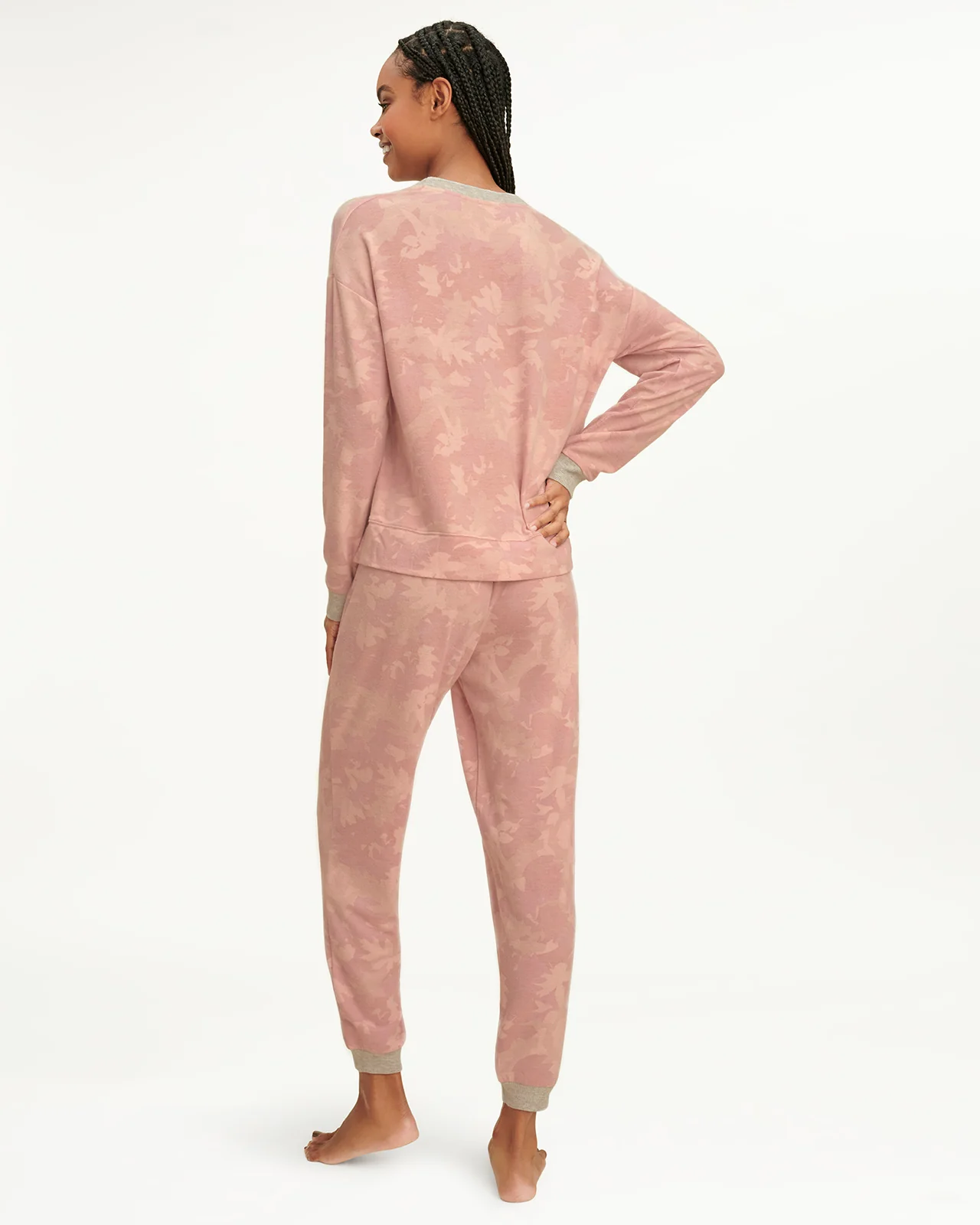 20572-elora-long-sleeve-jogger-set-in-blush-camo-4.webp Elora Long Sleeve Jogger Set in Blush Camo