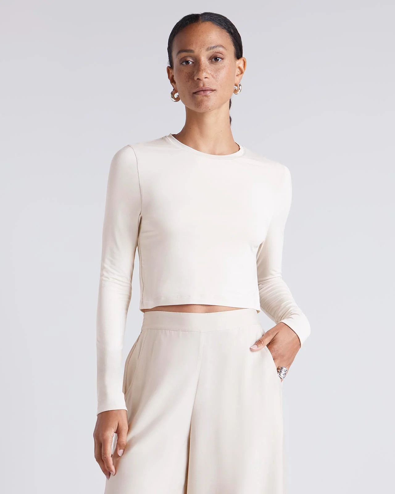 23122-kate-young-x-splendid-silk-modal-long-sleeve-tee-14.webp Kate Young x Splendid Silk-Modal Long Sleeve Tee