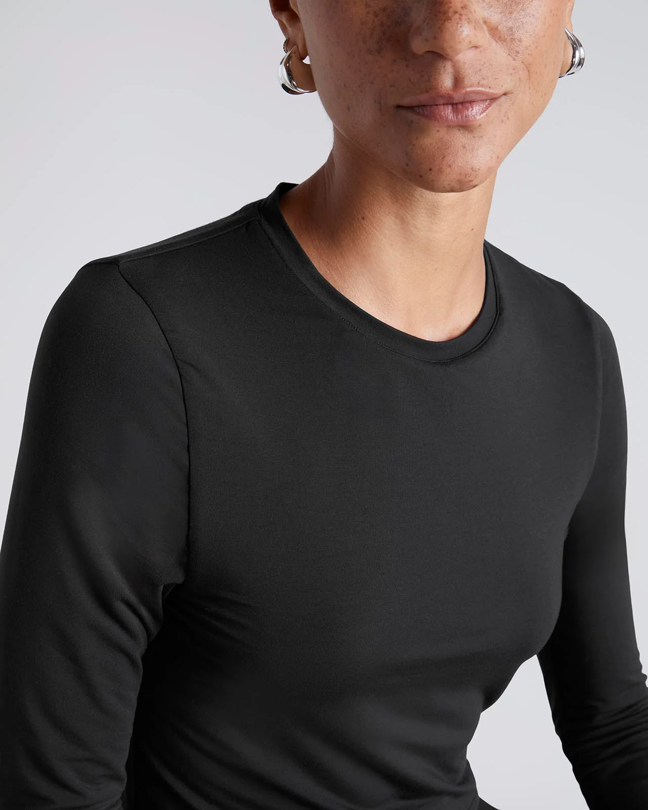 23122-kate-young-x-splendid-silk-modal-long-sleeve-tee-21.webp Kate Young x Splendid Silk-Modal Long Sleeve Tee