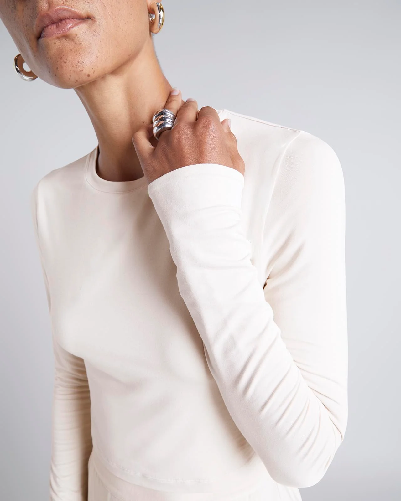 23122-kate-young-x-splendid-silk-modal-long-sleeve-tee-9.webp Kate Young x Splendid Silk-Modal Long Sleeve Tee