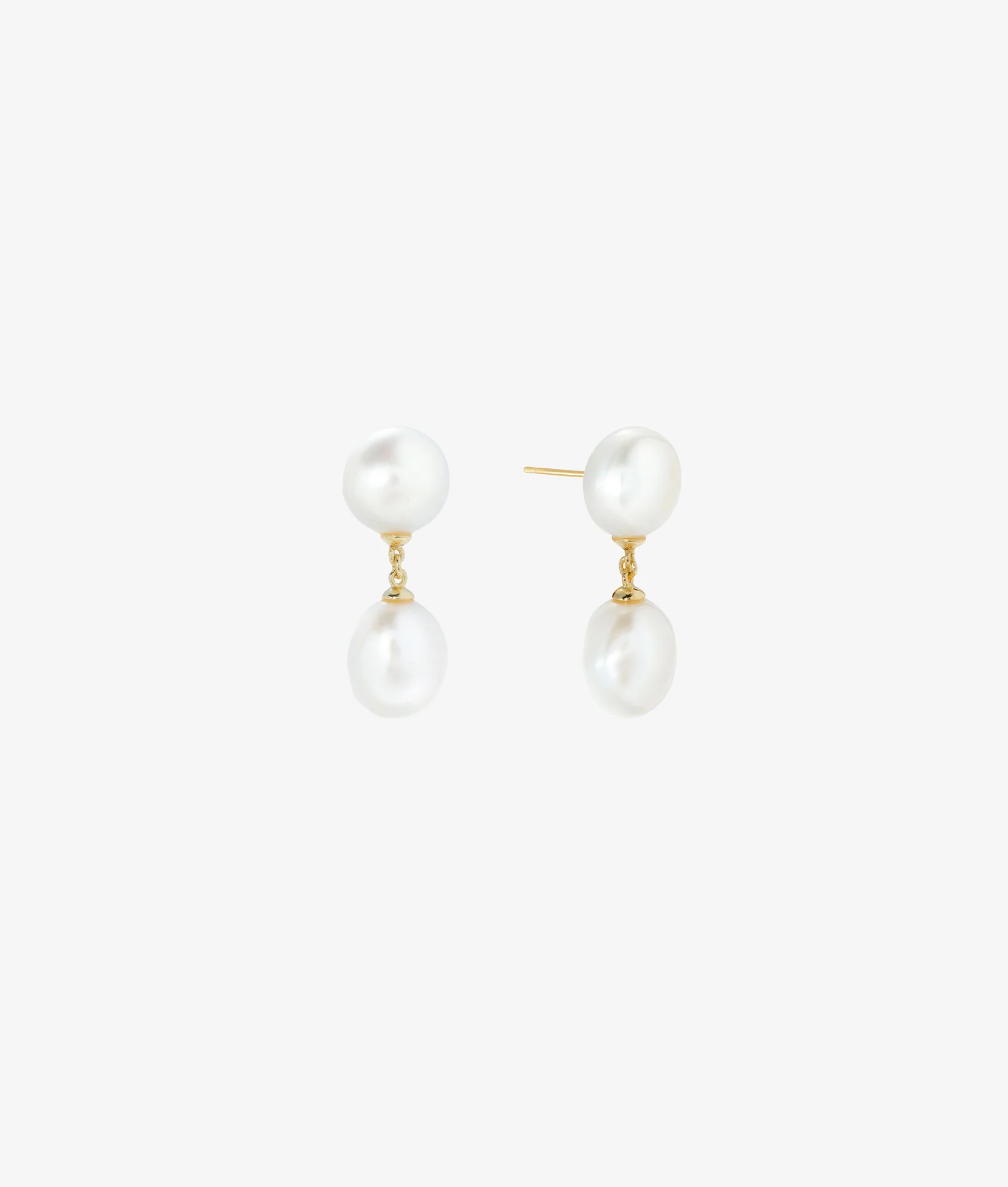 4470-shashi-pearl-drop-earrings-1.webp SHASHI Pearl Drop Earrings