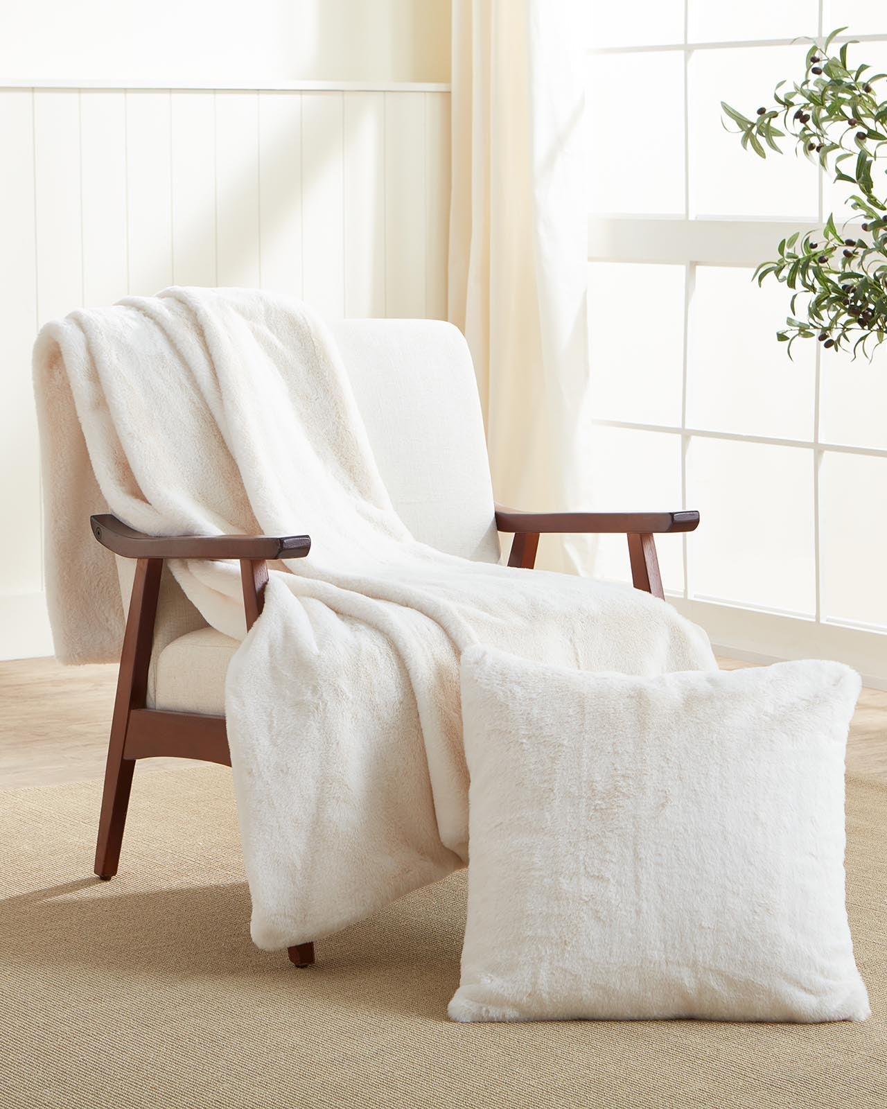 5843-riley-faux-fur-throw-blanket-1.jpg Riley Faux Fur Throw Blanket