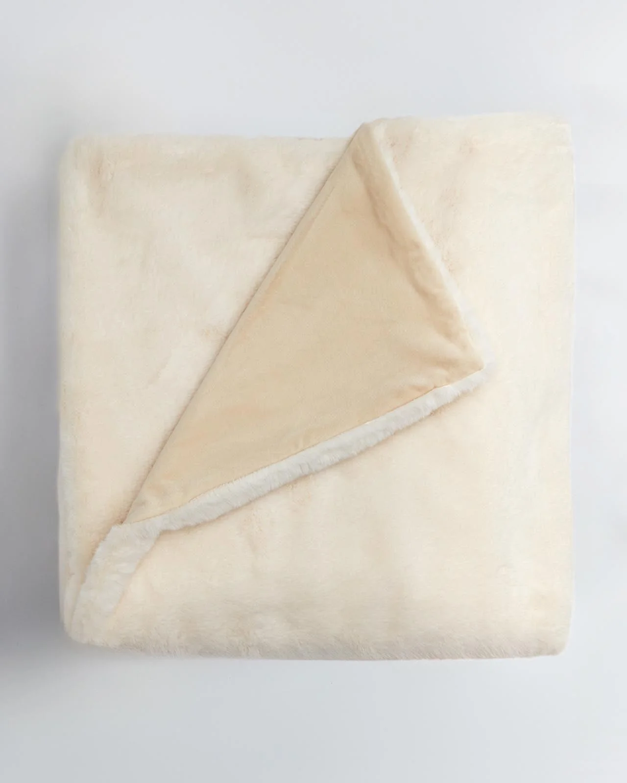 5843-riley-faux-fur-throw-blanket-2.webp Riley Faux Fur Throw Blanket