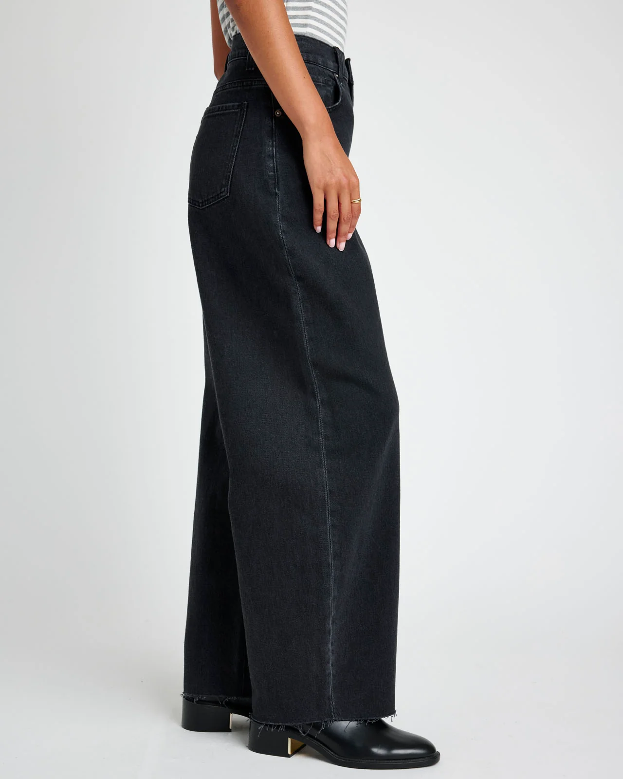 6727-carson-barrel-leg-jean-in-black-rinse-4.webp Carson Barrel Leg Jean in Black Rinse