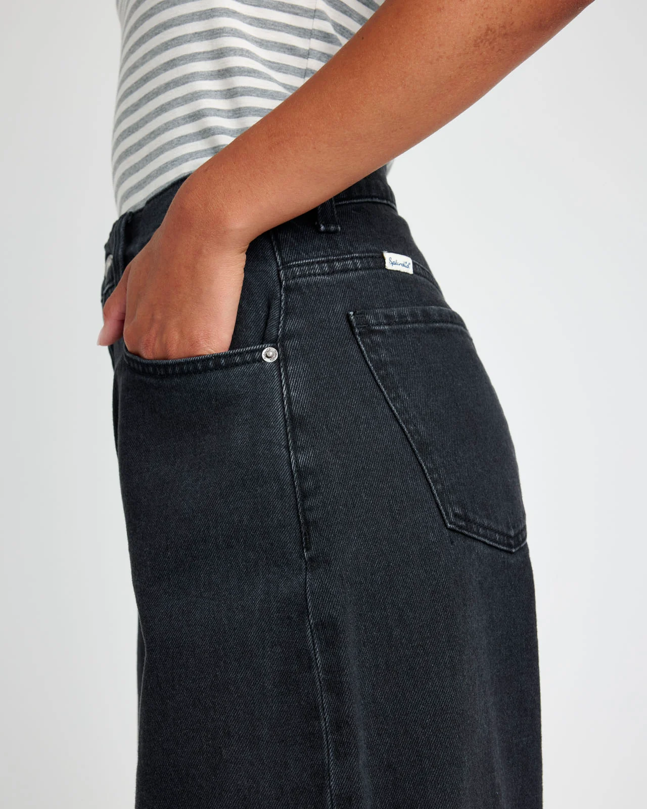 6727-carson-barrel-leg-jean-in-black-rinse-6.webp Carson Barrel Leg Jean in Black Rinse