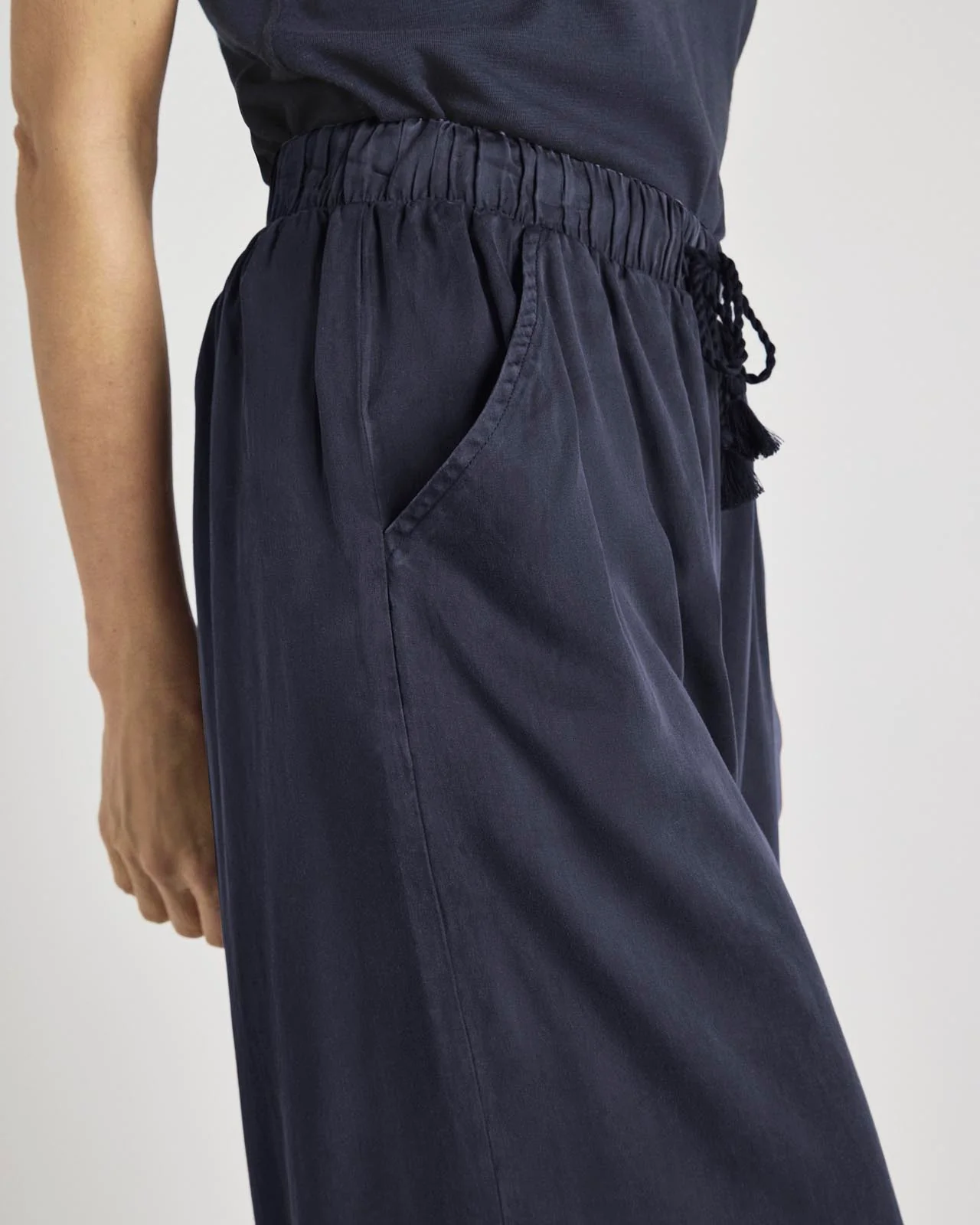 7055-lainey-wide-leg-pant-11.webp Lainey Wide Leg Pant