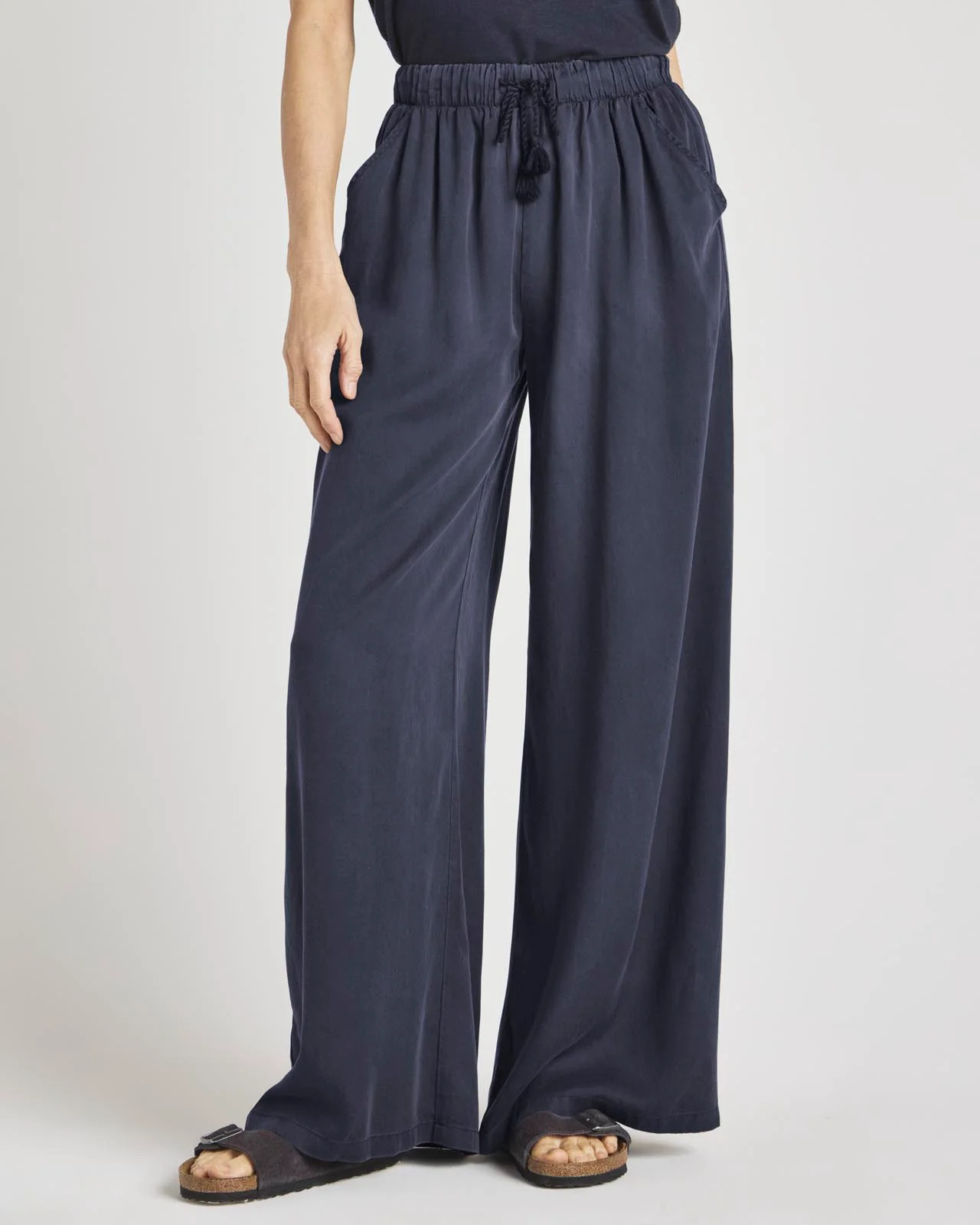 7055-lainey-wide-leg-pant-7.webp Lainey Wide Leg Pant