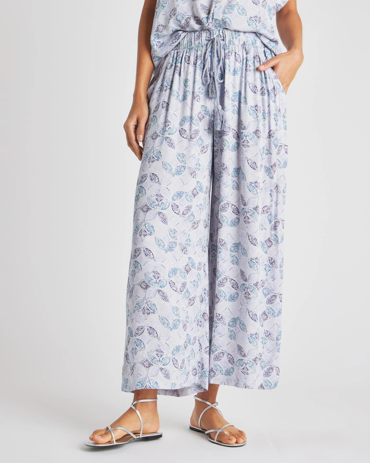 7286-lainey-cropped-wide-leg-pant-1.webp Lainey Cropped Wide Leg Pant