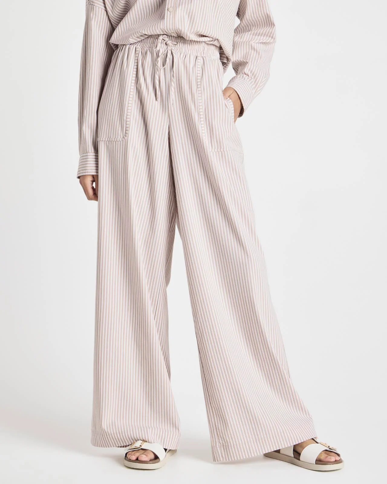 7400-splendid-x-cellajaneblog-poplin-wide-leg-pant-2.webp Splendid x @Cellajaneblog Poplin Wide Leg Pant