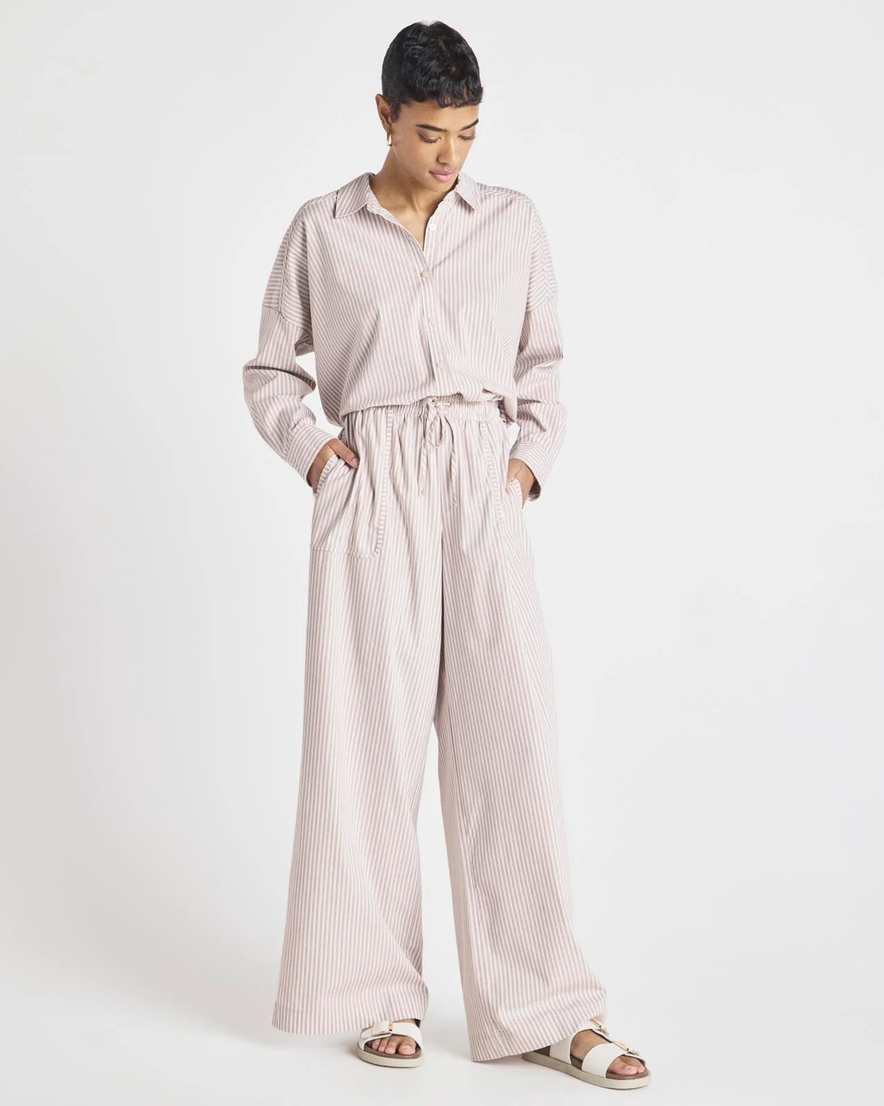 7400-splendid-x-cellajaneblog-poplin-wide-leg-pant-3.webp Splendid x @Cellajaneblog Poplin Wide Leg Pant