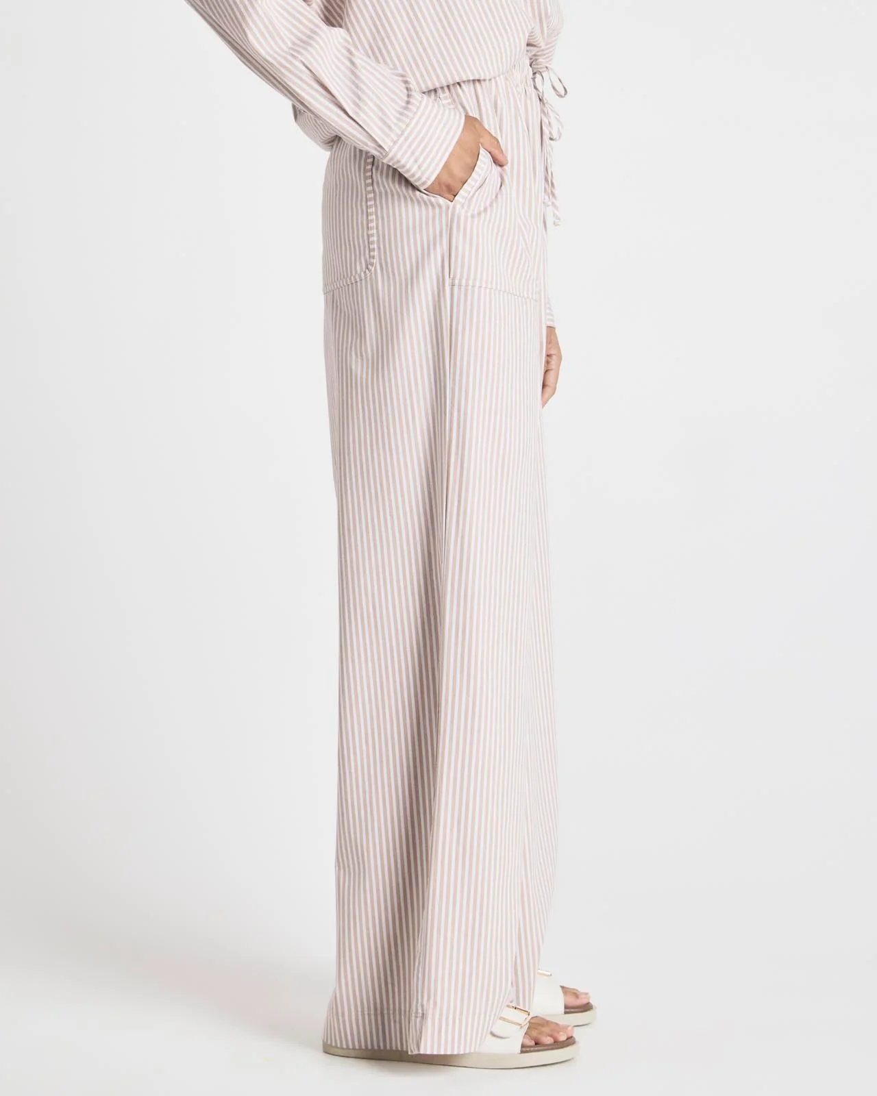 7400-splendid-x-cellajaneblog-poplin-wide-leg-pant-5.webp Splendid x @Cellajaneblog Poplin Wide Leg Pant